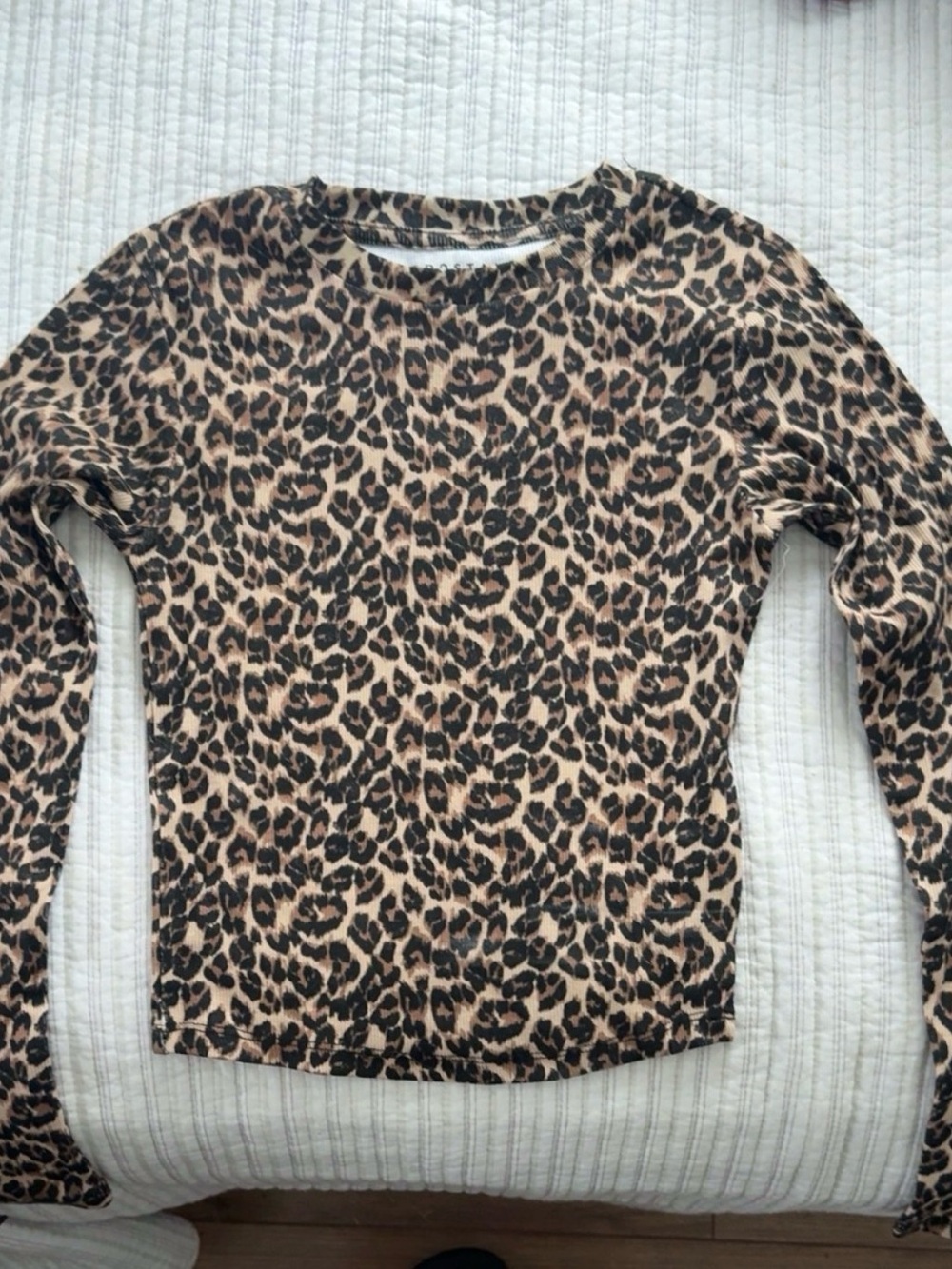 Leopard Print Long-Sleeve cropped fitted top